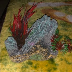Aquarium Decor! Fake plants with rock!